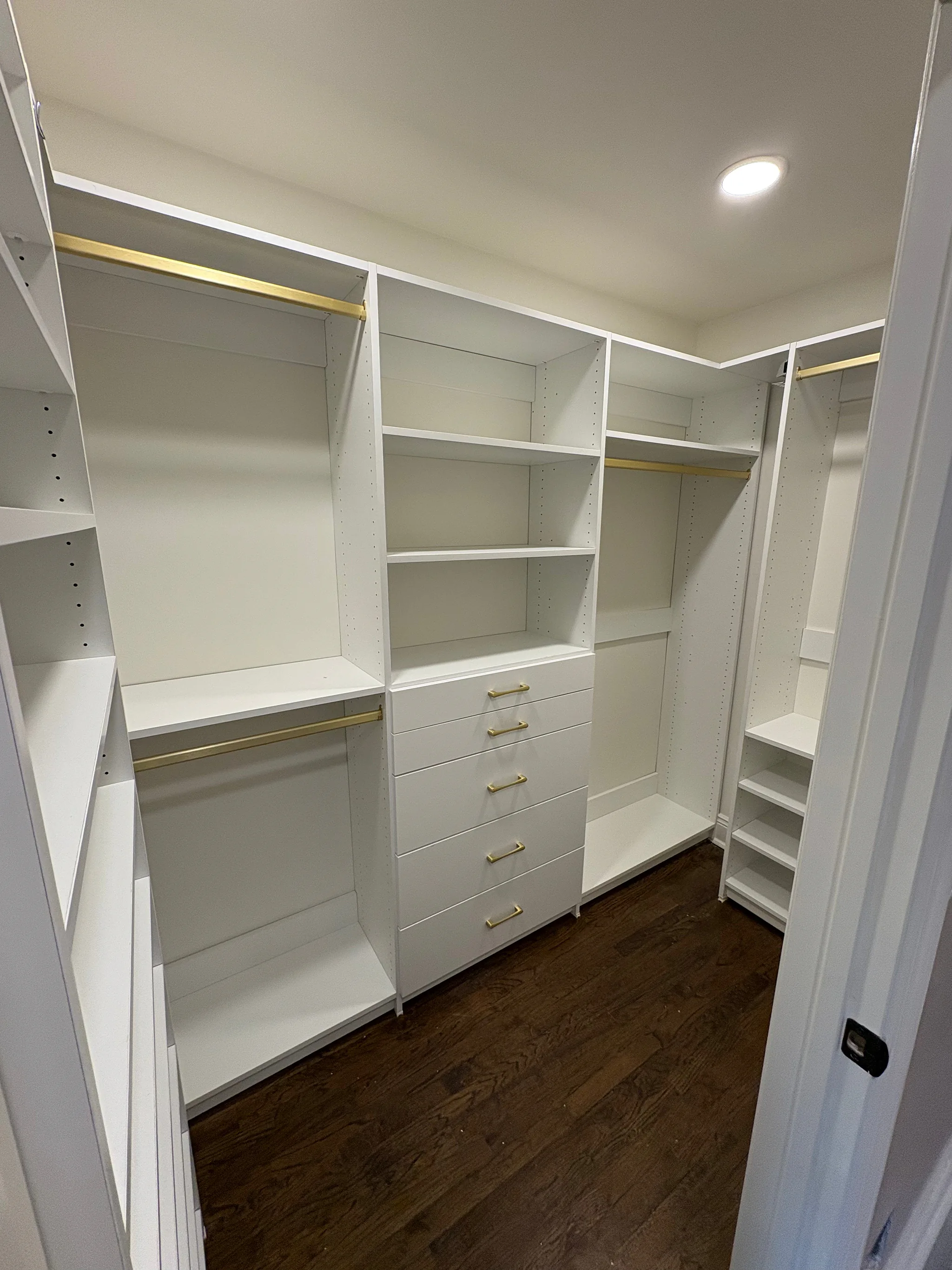 Walk-In Closet 5
